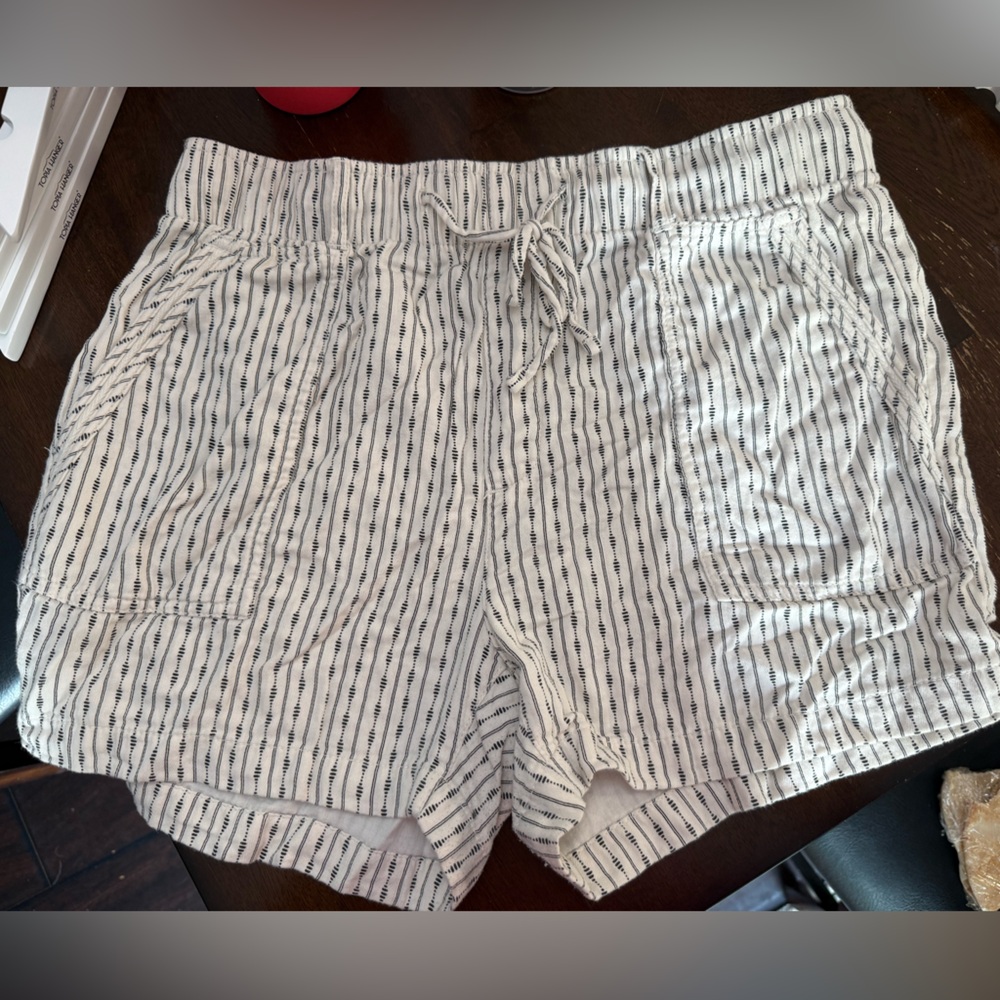 Old Navy Black and White Patterned Shorts